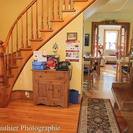 Ici Et Maintenant Bed & Breakfast Magog Exterior photo
