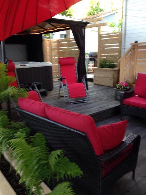 Ici Et Maintenant Bed & Breakfast Magog Exterior photo