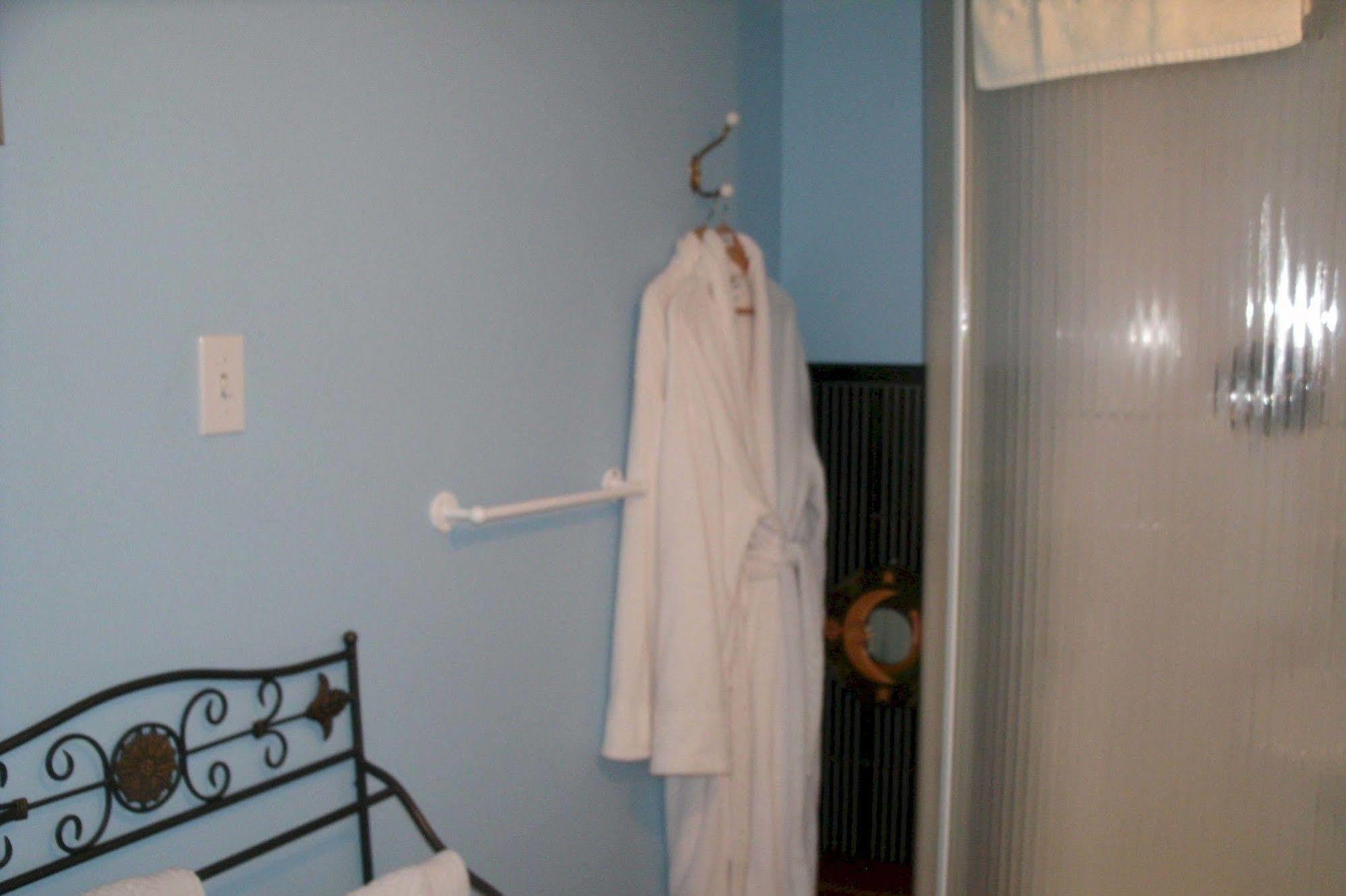 Ici Et Maintenant Bed & Breakfast Magog Exterior photo
